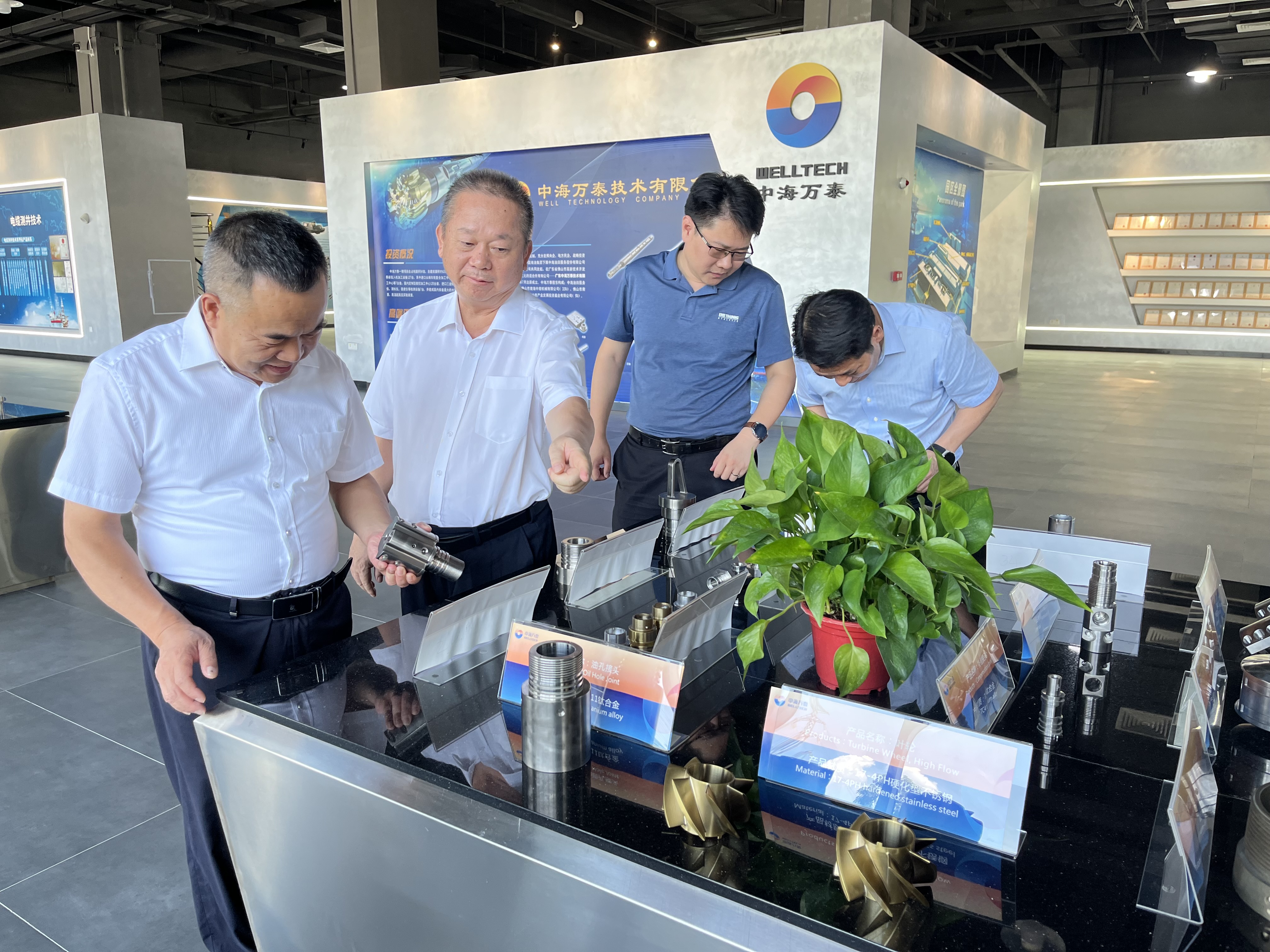 2023年8月9日   集團公司物裝與工程部副總經理劉光成帶隊到中海萬泰開展調研指導工作