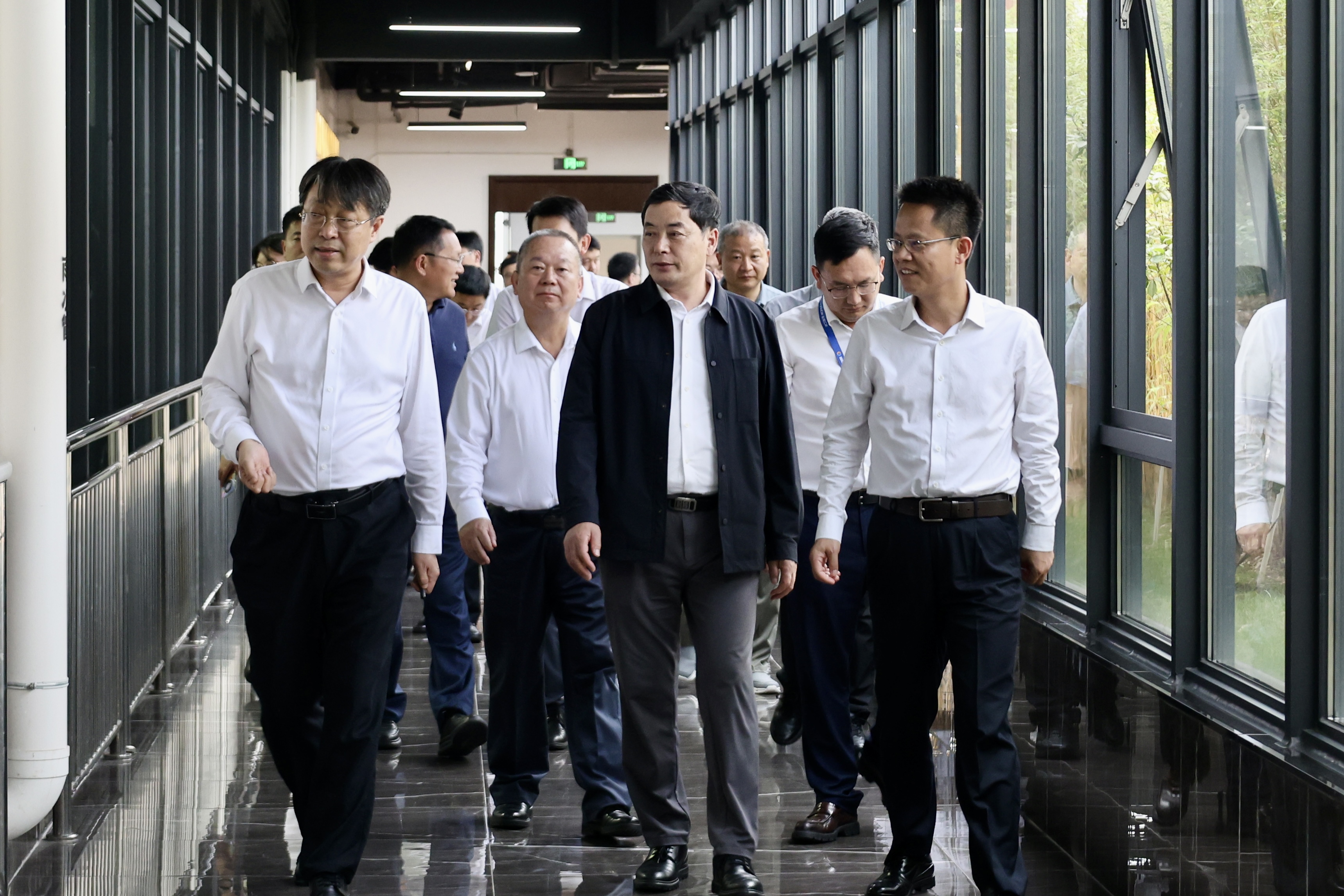 中國海油黨組成員、副總經(jīng)理俞進(jìn)赴中海萬泰調(diào)研